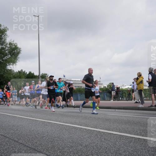 29.06.2025 - hella hamburg halbmarathon Luisa Fischer http://msf.ph/oto/8499201 29.06.2025 10:03:16 Kennedybrücke 45049, 61, 4013, 1626, 1264, 2027, 2159, 2346, 2447, 2582, 2584, 2652, 2730, 3042, 3794, 4013, 4419, 4594, 4940, 5643, 5728, 6104, 6201, 6443, 6602, 6636, 7159, 7717, 8531, 8669, 9485, 9622, 10268, 10337, 10534, 10587, 10665, 10742, 10759, 10766 meine-sportfotos.de
