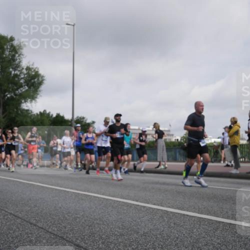 29.06.2025 - hella hamburg halbmarathon Luisa Fischer http://msf.ph/oto/8499204 29.06.2025 10:03:16 Kennedybrücke 1264, 2027, 2159, 2346, 2447, 2582, 2584, 2652, 2730, 3042, 3794, 4013, 4419, 4594, 4940, 5643, 5728, 6104, 6201, 6443, 6602, 6636, 7159, 7717, 8531, 8669, 9485, 9622, 10268, 10337, 10534, 10587, 10665, 10742, 10759, 10766 meine-sportfotos.de