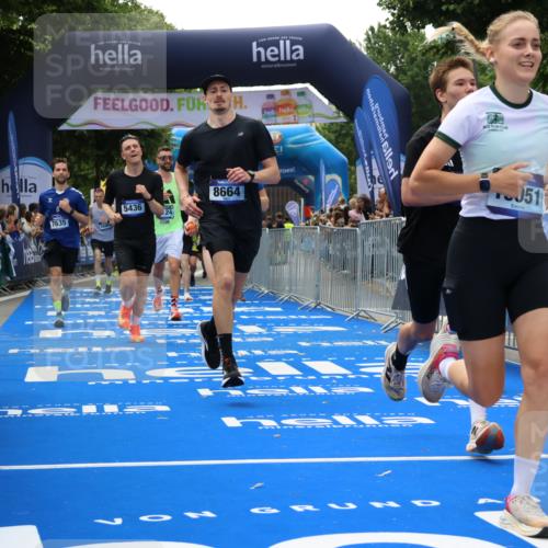 29.06.2025 - hella hamburg halbmarathon Strokosch-Dieckow http://msf.ph/oto/8499210 29.06.2025 10:43:25 Ziel 2653, 3109, 3124, 3146, 3928, 4080, 5124, 5436, 5506, 7635, 8664, 9931, 10237, 10246, 11648, 12623, 13348, 14484, 15921, 16338, 16720, 17391, 18274, 18513, 18775, 18810, 18942, 18987, 19009, 19051, 19229 meine-sportfotos.de