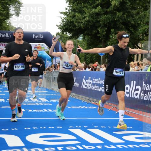 29.06.2025 - hella hamburg halbmarathon Strokosch-Dieckow http://msf.ph/oto/8499211 29.06.2025 10:53:55 Ziel 1151, 1706, 1815, 1870, 2432, 3096, 6260, 6356, 6374, 6481, 7395, 7918, 7973, 8394, 9032, 9922, 10891, 11789, 12413, 13032, 13869, 14026, 14175, 15502, 16477, 16538, 17348, 18308, 18418, 18487, 18759, 18831, 18879, 18915, 19177 meine-sportfotos.de