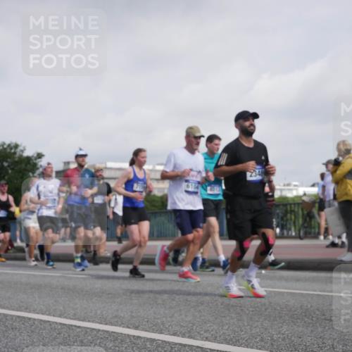 29.06.2025 - hella hamburg halbmarathon Luisa Fischer http://msf.ph/oto/8499212 29.06.2025 10:03:17 Kennedybrücke 6104, 2013, 2346, 1264, 2027, 2159, 2346, 2447, 2474, 2582, 2584, 2606, 2652, 2730, 3042, 3794, 4013, 4419, 4594, 4940, 5643, 5728, 6104, 6201, 6443, 6602, 6636, 7159, 7717, 8531, 8669, 9485, 9622, 10268, 10534, 10587, 10665, 10742, 10759, 10766 meine-sportfotos.de