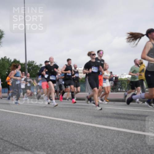 29.06.2025 - hella hamburg halbmarathon Luisa Fischer http://msf.ph/oto/8499227 29.06.2025 10:03:20 Kennedybrücke 1264, 2027, 2159, 2346, 2447, 2474, 2582, 2584, 2606, 2652, 2730, 2982, 3042, 3319, 3794, 4013, 4419, 4579, 4594, 4767, 4940, 5643, 6104, 6174, 6201, 6443, 6470, 6636, 7159, 7717, 8669, 9485, 9622, 10268, 10534, 10587, 10665, 10742, 10759, 10766 meine-sportfotos.de