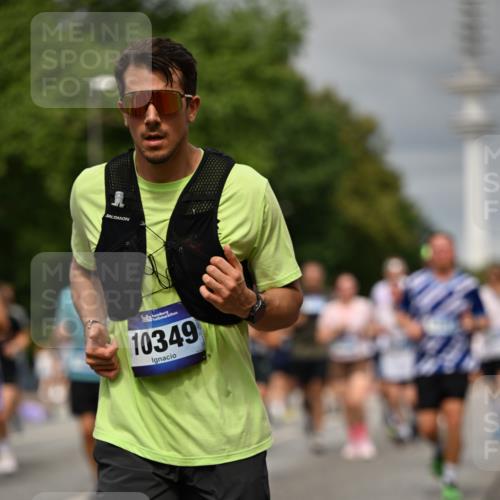 29.06.2025 - hella hamburg halbmarathon Dr. Thomas Lammeyer http://msf.ph/oto/8499228 29.06.2025 10:24:02 Kennedybrücke 1145, 2405, 2795, 2918, 2993, 2995, 3278, 3446, 3631, 3678, 4539, 4562, 4570, 4614, 4979, 5035, 5123, 5251, 5397, 5429, 5556, 5834, 5849, 5878, 6444, 6796, 6797, 6872, 6874, 6939, 7137, 7248, 7249, 7647, 7744, 7836, 7917, 8427, 8537, 10349, 10594, 10622, 11028, 11036, 11247 meine-sportfotos.de