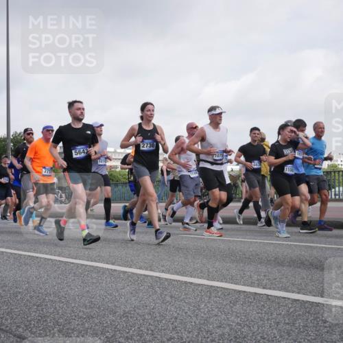 29.06.2025 - hella hamburg halbmarathon Luisa Fischer http://msf.ph/oto/8499255 29.06.2025 10:03:23 Kennedybrücke 7717, 5643, 1074, 2730, 1075, 1, 97, 6636, 1149, 11083, 1019, 1583, 2027, 2086, 2159, 2426, 2447, 2474, 2606, 2652, 2730, 2982, 3042, 3059, 3319, 3794, 4419, 4579, 4767, 4940, 5643, 6174, 6220, 6443, 6470, 6636, 7717, 8669, 9450, 9485, 9622, 10534, 10587, 10599, 10665, 10742, 10759, 10766 meine-sportfotos.de