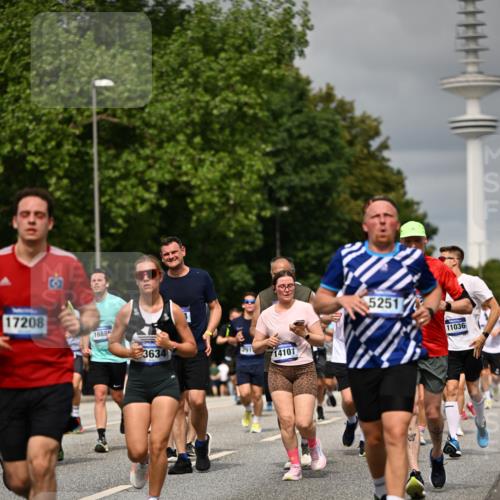 29.06.2025 - hella hamburg halbmarathon Dr. Thomas Lammeyer http://msf.ph/oto/8499266 29.06.2025 10:24:03 Kennedybrücke 1145, 2357, 2405, 2795, 2918, 2993, 2995, 3278, 3446, 3631, 3678, 4539, 4562, 4570, 4614, 4979, 5035, 5123, 5251, 5397, 5429, 5556, 5834, 5849, 5878, 6444, 6796, 6797, 6872, 6874, 6939, 7137, 7248, 7249, 7647, 7744, 7836, 7917, 8427, 8537, 10349, 10594, 10622, 11028, 11036, 11247 meine-sportfotos.de