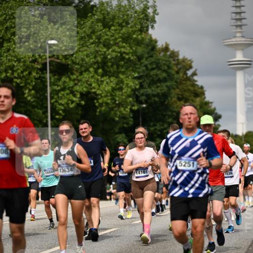29.06.2025 - hella hamburg halbmarathon Dr. Thomas Lammeyer http://msf.ph/oto/8499269 29.06.2025 10:24:03 Kennedybrücke 1145, 2357, 2405, 2795, 2918, 2993, 2995, 3278, 3446, 3631, 3678, 4539, 4562, 4570, 4614, 4979, 5035, 5123, 5251, 5397, 5429, 5556, 5834, 5849, 5878, 6444, 6796, 6797, 6872, 6874, 6939, 7137, 7248, 7249, 7647, 7744, 7836, 7917, 8427, 8537, 10349, 10594, 10622, 11028, 11036, 11247 meine-sportfotos.de