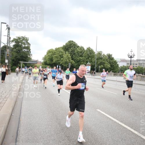 29.06.2025 - hella hamburg halbmarathon Jannik Wohlers http://msf.ph/oto/8499275 29.06.2025 10:56:33 Lombardsbrücke 1207, 2871, 2932, 3348, 3387, 3418, 3470, 3485, 3516, 3517, 4094, 4118, 4241, 4568, 4569, 5057, 5589, 5944, 6284, 6981, 7381, 7416, 7417, 7964, 8039, 8150, 8197, 8546, 9298, 9299, 9329, 9402, 9404, 9513, 9517, 9570, 9902, 9905, 10016, 10138, 10142, 10309, 10450, 10632, 11050, 11179, 11323, 12226, 12345, 12476, 12477, 12535, 12828, 12829, 12993, 13194, 13273, 13276, 13671, 13801, 13834, 13878, 13986, 14117, 14148, 14414, 14472, 15215, 15499, 15630, 15748, 15823 meine-sportfotos.de