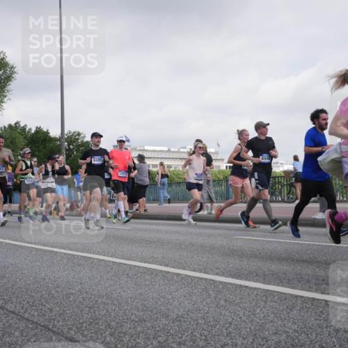 29.06.2025 - hella hamburg halbmarathon Luisa Fischer http://msf.ph/oto/8499277 29.06.2025 10:03:25 Kennedybrücke 2474, 15980, 18450, 6443, 2600, 9485, 2773, 12512, 2027, 4940, 1019, 1583, 2027, 2086, 2426, 2474, 2606, 2652, 2730, 2982, 3042, 3059, 3319, 3400, 3794, 4419, 4579, 4767, 4940, 5643, 6174, 6220, 6443, 6470, 6636, 7717, 8669, 9450, 9485, 9622, 10534, 10599, 10665, 10742, 10759, 10766 meine-sportfotos.de