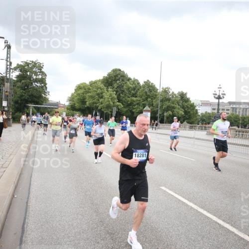 29.06.2025 - hella hamburg halbmarathon Jannik Wohlers http://msf.ph/oto/8499279 29.06.2025 10:56:33 Lombardsbrücke 1207, 2871, 2932, 3348, 3387, 3418, 3470, 3485, 3516, 3517, 4094, 4118, 4241, 4568, 4569, 5057, 5589, 5944, 6284, 6981, 7381, 7416, 7417, 7964, 8039, 8150, 8197, 8546, 9298, 9299, 9329, 9402, 9404, 9513, 9517, 9570, 9902, 9905, 10016, 10138, 10142, 10309, 10450, 10632, 11050, 11179, 11323, 12226, 12345, 12476, 12477, 12535, 12828, 12829, 12993, 13194, 13273, 13276, 13671, 13801, 13834, 13878, 13986, 14117, 14148, 14414, 14472, 15215, 15499, 15630, 15748, 15823 meine-sportfotos.de