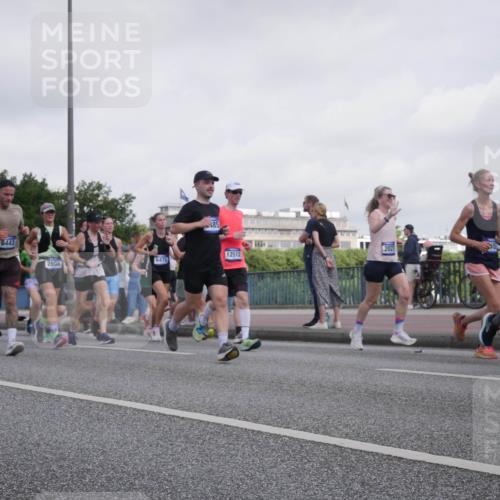 29.06.2025 - hella hamburg halbmarathon Luisa Fischer http://msf.ph/oto/8499280 29.06.2025 10:03:26 Kennedybrücke 1845, 15980, 6443, 485, 2021, 12512, 6470, 2606, 494, 1019, 1583, 2027, 2086, 2426, 2474, 2606, 2652, 2730, 2982, 3042, 3059, 3319, 3400, 3794, 4419, 4579, 4767, 4940, 5643, 6174, 6220, 6443, 6470, 6636, 7717, 8669, 9450, 9485, 9622, 10534, 10599, 10665, 10742, 10759, 10766 meine-sportfotos.de