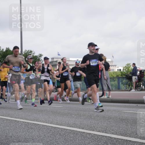 29.06.2025 - hella hamburg halbmarathon Luisa Fischer http://msf.ph/oto/8499285 29.06.2025 10:03:26 Kennedybrücke 2474, 15980, 6443, 6470, 2606, 127, 9485, 2021, 1019, 1583, 2027, 2086, 2426, 2474, 2606, 2652, 2730, 2982, 3042, 3059, 3319, 3400, 3794, 4419, 4579, 4767, 4940, 5643, 6174, 6220, 6443, 6470, 6636, 7717, 8669, 9450, 9485, 9622, 10534, 10599, 10665, 10742, 10759, 10766 meine-sportfotos.de