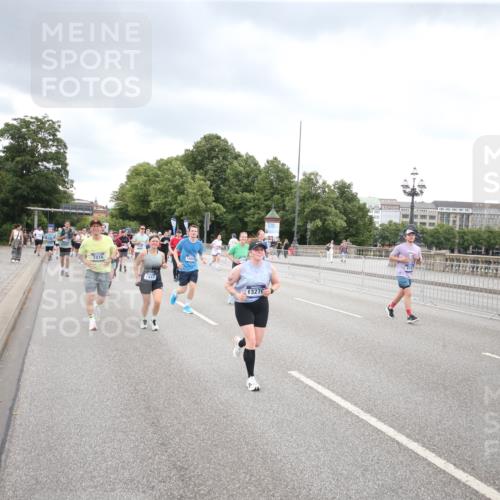 29.06.2025 - hella hamburg halbmarathon Jannik Wohlers http://msf.ph/oto/8499290 29.06.2025 10:56:35 Lombardsbrücke 1207, 2871, 2932, 3348, 3387, 3418, 3470, 3485, 4241, 4485, 4568, 4569, 4611, 5057, 5589, 5944, 6053, 6284, 6832, 6981, 7381, 7416, 7417, 7592, 7964, 8039, 8197, 8224, 8546, 8679, 9298, 9299, 9329, 9402, 9404, 9513, 9517, 9570, 9902, 9905, 10016, 10138, 10142, 10309, 10450, 10505, 10632, 11050, 11179, 11323, 12226, 12345, 12476, 12477, 12484, 12535, 12828, 12829, 13194, 13273, 13276, 13671, 13801, 13878, 13986, 14117, 14148, 14414, 14472, 15499, 15630, 15748, 15823 meine-sportfotos.de