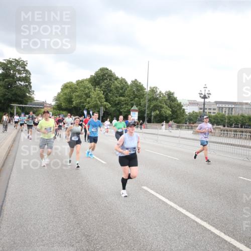 29.06.2025 - hella hamburg halbmarathon Jannik Wohlers http://msf.ph/oto/8499295 29.06.2025 10:56:35 Lombardsbrücke 1207, 2871, 2932, 3348, 3387, 3418, 3470, 3485, 4241, 4485, 4568, 4569, 4611, 5057, 5589, 5944, 6053, 6284, 6832, 6981, 7381, 7416, 7417, 7592, 7964, 8039, 8197, 8224, 8546, 8679, 9298, 9299, 9329, 9402, 9404, 9513, 9517, 9570, 9902, 9905, 10016, 10138, 10142, 10309, 10450, 10505, 10632, 11050, 11179, 11323, 12226, 12345, 12476, 12477, 12484, 12535, 12828, 12829, 13194, 13273, 13276, 13671, 13801, 13878, 13986, 14117, 14148, 14414, 14472, 15499, 15630, 15748, 15823 meine-sportfotos.de