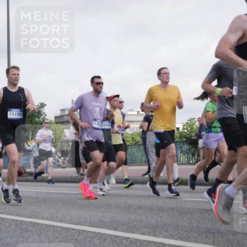 29.06.2025 - hella hamburg halbmarathon Luisa Fischer http://msf.ph/oto/8499312 29.06.2025 10:03:29 Kennedybrücke 6220, 15189, 135845, 4767, 1019, 1544, 1583, 1681, 2086, 2426, 2474, 2606, 2652, 2982, 3059, 3319, 3400, 4579, 4767, 4940, 6138, 6174, 6220, 6443, 6470, 9450, 9485, 9577, 10599, 10766 meine-sportfotos.de