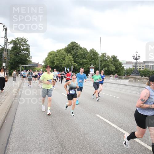 29.06.2025 - hella hamburg halbmarathon Jannik Wohlers http://msf.ph/oto/8499314 29.06.2025 10:56:35 Lombardsbrücke 1207, 2871, 2932, 3348, 3387, 3418, 3470, 3485, 4241, 4485, 4568, 4569, 4611, 5057, 5589, 5944, 6053, 6284, 6832, 6981, 7381, 7416, 7417, 7592, 7964, 8039, 8197, 8224, 8546, 8679, 9298, 9299, 9329, 9402, 9404, 9513, 9517, 9570, 9902, 9905, 10016, 10138, 10142, 10309, 10450, 10505, 10632, 11050, 11179, 11323, 12226, 12345, 12476, 12477, 12484, 12535, 12828, 12829, 13194, 13273, 13276, 13671, 13801, 13878, 13986, 14117, 14148, 14414, 14472, 15499, 15630, 15748, 15823 meine-sportfotos.de
