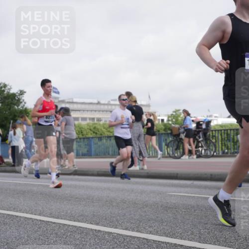 29.06.2025 - hella hamburg halbmarathon Luisa Fischer http://msf.ph/oto/8499326 29.06.2025 10:03:30 Kennedybrücke 6220, 15189, 10, 1019, 1544, 1583, 1681, 2086, 2426, 2474, 2606, 2982, 3059, 3319, 3400, 4579, 4767, 5418, 6138, 6174, 6220, 6470, 9450, 9577, 10599, 10797 meine-sportfotos.de