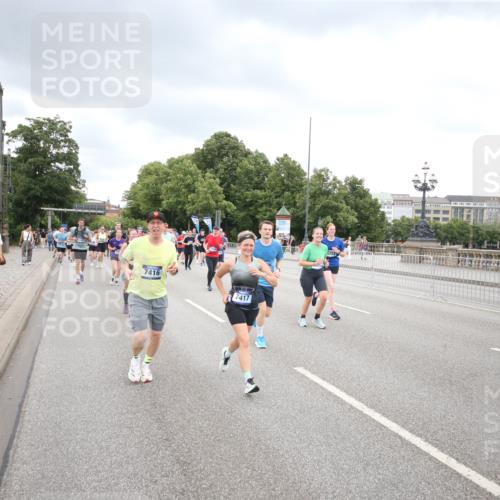 29.06.2025 - hella hamburg halbmarathon Jannik Wohlers http://msf.ph/oto/8499327 29.06.2025 10:56:36 Lombardsbrücke 1207, 2871, 2932, 3348, 3387, 3418, 3470, 3485, 4241, 4485, 4568, 4569, 4611, 4998, 5057, 5589, 5639, 6053, 6284, 6832, 6981, 7381, 7416, 7417, 7592, 7964, 8039, 8197, 8224, 8546, 8679, 9298, 9299, 9329, 9402, 9404, 9513, 9570, 10016, 10138, 10142, 10309, 10450, 10505, 10632, 11050, 11179, 11323, 12226, 12345, 12476, 12477, 12484, 12535, 12828, 12829, 13194, 13273, 13276, 13671, 13801, 13878, 13986, 14117, 14146, 14148, 14414, 14472, 15499, 15630, 15748, 15823 meine-sportfotos.de