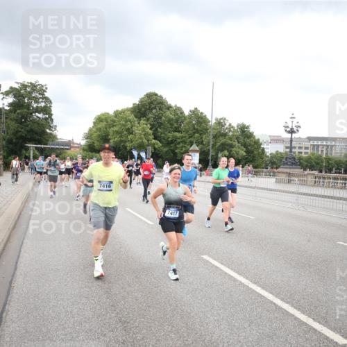 29.06.2025 - hella hamburg halbmarathon Jannik Wohlers http://msf.ph/oto/8499332 29.06.2025 10:56:36 Lombardsbrücke 1207, 2871, 2932, 3348, 3387, 3418, 3470, 3485, 4241, 4485, 4568, 4569, 4611, 4998, 5057, 5589, 5639, 6053, 6284, 6832, 6981, 7381, 7416, 7417, 7592, 7964, 8039, 8197, 8224, 8546, 8679, 9298, 9299, 9329, 9402, 9404, 9513, 9570, 10016, 10138, 10142, 10309, 10450, 10505, 10632, 11050, 11179, 11323, 12226, 12345, 12476, 12477, 12484, 12535, 12828, 12829, 13194, 13273, 13276, 13671, 13801, 13878, 13986, 14117, 14146, 14148, 14414, 14472, 15499, 15630, 15748, 15823 meine-sportfotos.de