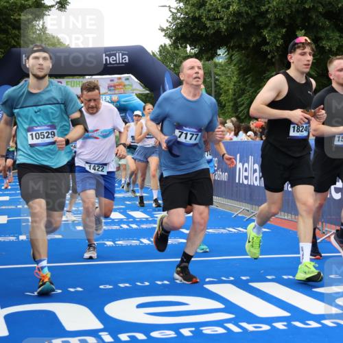 29.06.2025 - hella hamburg halbmarathon Strokosch-Dieckow http://msf.ph/oto/8499335 29.06.2025 10:53:47 Ziel 1422, 1706, 1870, 2082, 2518, 5399, 5607, 6260, 6877, 7177, 7395, 7973, 8285, 8335, 9922, 10529, 10891, 10895, 11588, 11589, 12413, 14026, 14702, 14818, 15441, 15502, 16477, 16538, 17482, 17740, 18249, 18418, 18487, 18514, 18759, 18831, 18915, 19177 meine-sportfotos.de