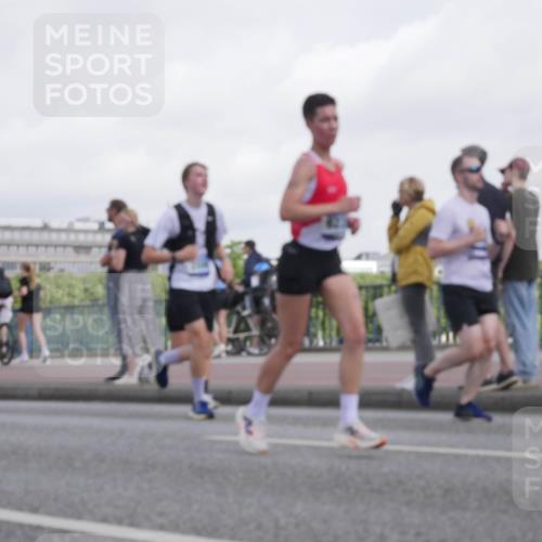 29.06.2025 - hella hamburg halbmarathon Luisa Fischer http://msf.ph/oto/8499338 29.06.2025 10:03:32 Kennedybrücke 1019, 1544, 1583, 1681, 2086, 2236, 2426, 2982, 3059, 3319, 3400, 4579, 4616, 5418, 6138, 6174, 6220, 9450, 9577, 10599, 10797 meine-sportfotos.de