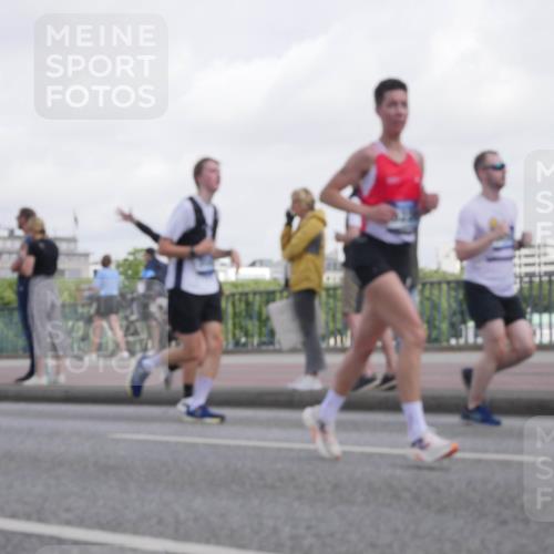 29.06.2025 - hella hamburg halbmarathon Luisa Fischer http://msf.ph/oto/8499340 29.06.2025 10:03:32 Kennedybrücke 1019, 1544, 1583, 1681, 2086, 2236, 2426, 2982, 3059, 3319, 3400, 4579, 4616, 5418, 6138, 6174, 6220, 9450, 9577, 10599, 10797 meine-sportfotos.de