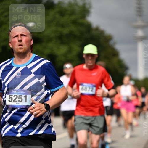 29.06.2025 - hella hamburg halbmarathon Dr. Thomas Lammeyer http://msf.ph/oto/8499344 29.06.2025 10:24:06 Kennedybrücke 1110, 1115, 1145, 2357, 2918, 3278, 3631, 3678, 4539, 4562, 4570, 4614, 4737, 4739, 4979, 5035, 5123, 5251, 5397, 5429, 5556, 5834, 5849, 5878, 6444, 6796, 6797, 6872, 6874, 6939, 7137, 7248, 7647, 7744, 7836, 7917, 10349, 10594, 10622, 11028, 11036, 11247 meine-sportfotos.de