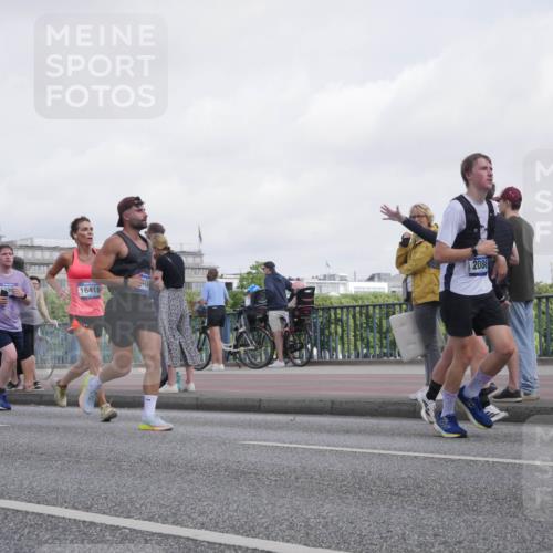 29.06.2025 - hella hamburg halbmarathon Luisa Fischer http://msf.ph/oto/8499346 29.06.2025 10:03:32 Kennedybrücke 400, 16418, 2879, 2086, 1019, 1544, 1583, 1681, 2086, 2236, 2426, 2982, 3059, 3319, 3400, 4579, 4616, 5418, 6138, 6174, 6220, 9450, 9577, 10599, 10797 meine-sportfotos.de