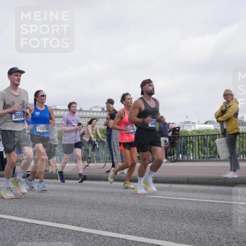 29.06.2025 - hella hamburg halbmarathon Luisa Fischer http://msf.ph/oto/8499348 29.06.2025 10:03:33 Kennedybrücke 6138, 186, 3059, 12879, 1399, 340, 1019, 1544, 1583, 1681, 2086, 2236, 2426, 3059, 3141, 3400, 4579, 4616, 4945, 5418, 6138, 6174, 6220, 9450, 9553, 9555, 9577, 10599, 10797 meine-sportfotos.de