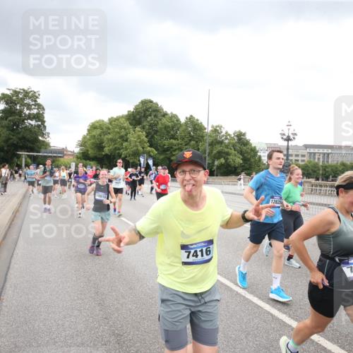 29.06.2025 - hella hamburg halbmarathon Jannik Wohlers http://msf.ph/oto/8499355 29.06.2025 10:56:37 Lombardsbrücke 1207, 2871, 2932, 3348, 3387, 3470, 3485, 4241, 4485, 4568, 4569, 4611, 4998, 5057, 5589, 5639, 6053, 6284, 6832, 6981, 7381, 7416, 7417, 7592, 7964, 8039, 8197, 8224, 8546, 8679, 9298, 9299, 9329, 9402, 9404, 9513, 9570, 10016, 10138, 10142, 10309, 10450, 10505, 10632, 11050, 11179, 11323, 11954, 12226, 12345, 12476, 12477, 12484, 12535, 12828, 12829, 13194, 13273, 13276, 13671, 13801, 13878, 13986, 14117, 14146, 14148, 14414, 14472, 15499, 15630 meine-sportfotos.de