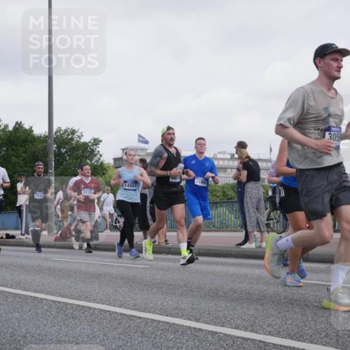 29.06.2025 - hella hamburg halbmarathon Luisa Fischer http://msf.ph/oto/8499356 29.06.2025 10:03:34 Kennedybrücke 14567, 6138, 1544, 17827, 13459, 11960, 3059, 1019, 1544, 1583, 1611, 1681, 2086, 2236, 2426, 3059, 3141, 3400, 4616, 4945, 5418, 6138, 6220, 9450, 9553, 9555, 9577, 10599, 10797 meine-sportfotos.de