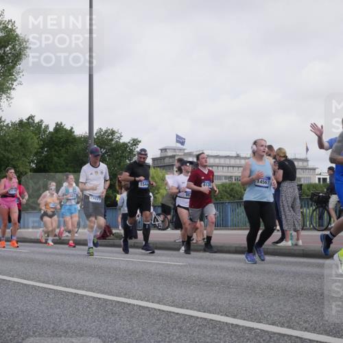 29.06.2025 - hella hamburg halbmarathon Luisa Fischer http://msf.ph/oto/8499364 29.06.2025 10:03:35 Kennedybrücke 17087, 97, 18125, 17119, 13459, 681, 17827, 1544, 957, 6138, 14567, 18612, 1544, 1611, 1681, 2086, 2236, 3059, 3141, 3400, 4616, 4945, 5418, 6138, 6220, 9553, 9555, 9577, 10797 meine-sportfotos.de