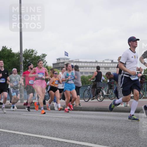 29.06.2025 - hella hamburg halbmarathon Luisa Fischer http://msf.ph/oto/8499376 29.06.2025 10:03:37 Kennedybrücke 107, 17087, 18125, 18508, 17119, 13455, 541, 581, 17827, 1544, 1544, 1568, 1611, 1681, 2236, 3141, 3400, 4616, 4945, 5418, 6138, 9553, 9555, 9577, 10797 meine-sportfotos.de