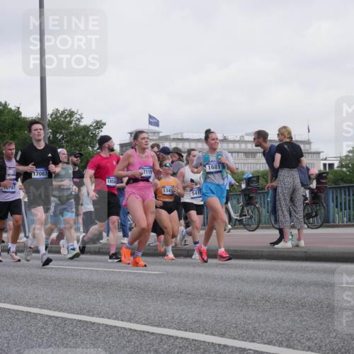 29.06.2025 - hella hamburg halbmarathon Luisa Fischer http://msf.ph/oto/8499380 29.06.2025 10:03:37 Kennedybrücke 16093, 797, 17087, 1850, 7119, 13455, 5418, 1681, 178, 1544, 1568, 1611, 1681, 2236, 3141, 3400, 4616, 4945, 5418, 6138, 9553, 9555, 9577, 10797 meine-sportfotos.de