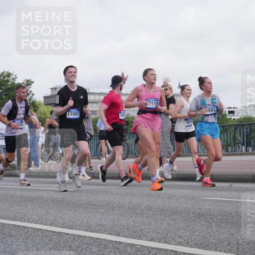 29.06.2025 - hella hamburg halbmarathon Luisa Fischer http://msf.ph/oto/8499389 29.06.2025 10:03:38 Kennedybrücke 77, 093, 494, 97, 17087, 1850, 17119, 5418, 1681, 1544, 1568, 1611, 1681, 2236, 3141, 4616, 4945, 5033, 5418, 6138, 9553, 9555, 9577, 10188, 10797 meine-sportfotos.de