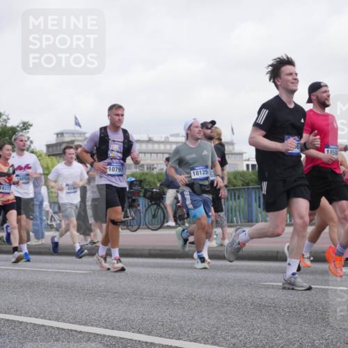 29.06.2025 - hella hamburg halbmarathon Luisa Fischer http://msf.ph/oto/8499399 29.06.2025 10:03:39 Kennedybrücke 1611, 18377, 16093, 10797, 18125, 4945, 55, 1850, 1544, 1568, 1611, 1681, 2236, 3141, 4616, 4945, 5033, 5418, 6138, 9553, 9555, 9577, 10188, 10797 meine-sportfotos.de