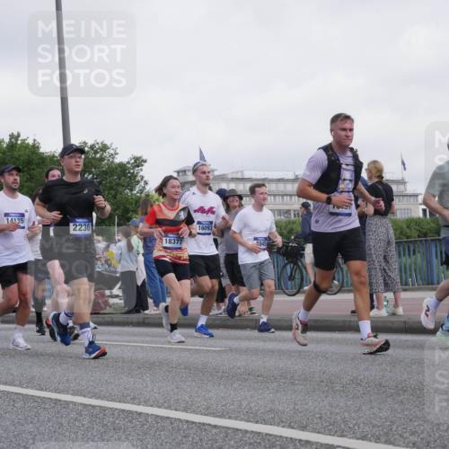 29.06.2025 - hella hamburg halbmarathon Luisa Fischer http://msf.ph/oto/8499403 29.06.2025 10:03:39 Kennedybrücke 17145, 1726, 14135, 2236, 16093, 18377, 4945, 945, 18125, 1544, 1568, 1611, 1681, 2236, 3141, 4616, 4945, 5033, 5418, 6138, 9553, 9555, 9577, 10188, 10797 meine-sportfotos.de