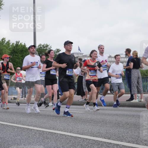 29.06.2025 - hella hamburg halbmarathon Luisa Fischer http://msf.ph/oto/8499407 29.06.2025 10:03:40 Kennedybrücke 4348, 14673, 1568, 17145, 35, 18701, 17260, 11605, 2236, 16093, 18377, 10797, 1544, 1568, 1611, 1681, 2236, 3141, 4616, 4945, 5033, 5418, 6138, 9553, 9555, 9577, 10188, 10797 meine-sportfotos.de