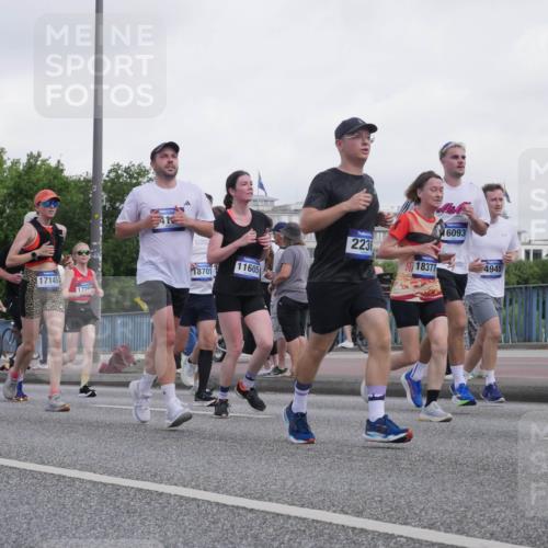 29.06.2025 - hella hamburg halbmarathon Luisa Fischer http://msf.ph/oto/8499412 29.06.2025 10:03:40 Kennedybrücke 14673, 8701, 17145, 1726, 11605, 2236, 18377, 6093, 4945, 1544, 1568, 1611, 1681, 2236, 3141, 4616, 4945, 5033, 5418, 6138, 9553, 9555, 9577, 10188, 10797 meine-sportfotos.de