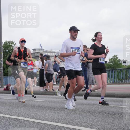 29.06.2025 - hella hamburg halbmarathon Luisa Fischer http://msf.ph/oto/8499420 29.06.2025 10:03:41 Kennedybrücke 14673, 1568, 17145, 14135, 11605, 1544, 1568, 1611, 1681, 2236, 3141, 4616, 4945, 5033, 5418, 9553, 9555, 10188, 10797 meine-sportfotos.de