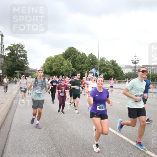 29.06.2025 - hella hamburg halbmarathon Jannik Wohlers http://msf.ph/oto/8499423 29.06.2025 10:56:40 Lombardsbrücke 1207, 2370, 2871, 2932, 3348, 3387, 3470, 3485, 3851, 4241, 4485, 4568, 4569, 4611, 4998, 5057, 5589, 5639, 6053, 6284, 6832, 6981, 7416, 7417, 7592, 7964, 8039, 8197, 8224, 8546, 8679, 9298, 9299, 9329, 9513, 9570, 10016, 10142, 10450, 10505, 10632, 11050, 11179, 11323, 11954, 12226, 12345, 12476, 12477, 12484, 12535, 12828, 12829, 12832, 13194, 13273, 13276, 13490, 13513, 13671, 13878, 13986, 14146, 14148, 14414, 15499, 15630 meine-sportfotos.de