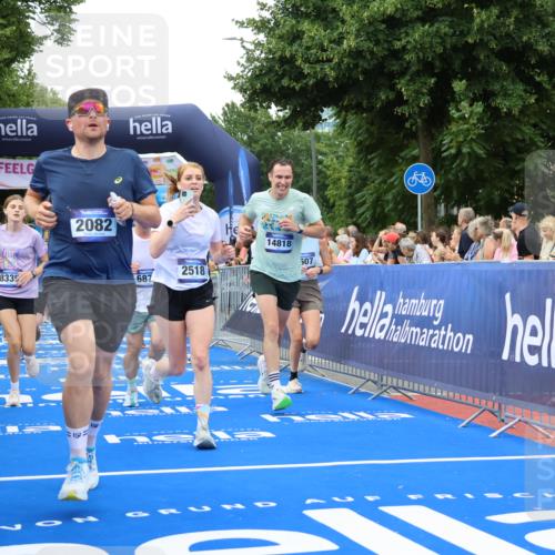 29.06.2025 - hella hamburg halbmarathon Strokosch-Dieckow http://msf.ph/oto/8499425 29.06.2025 10:53:44 Ziel 1422, 1706, 1870, 2058, 2082, 2518, 2630, 3819, 5399, 5607, 6260, 6877, 7177, 8285, 8335, 9922, 10529, 10891, 10895, 11588, 11589, 11604, 12413, 12632, 13865, 14026, 14702, 14818, 15061, 15441, 15502, 16092, 16538, 17482, 17740, 18143, 18249, 18418, 18487, 18514, 18715, 18759, 18915, 19177 meine-sportfotos.de
