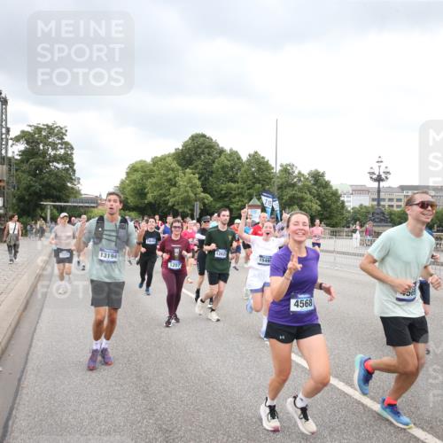 29.06.2025 - hella hamburg halbmarathon Jannik Wohlers http://msf.ph/oto/8499427 29.06.2025 10:56:40 Lombardsbrücke 1207, 2370, 2871, 2932, 3348, 3387, 3470, 3485, 3851, 4241, 4485, 4568, 4569, 4611, 4998, 5057, 5589, 5639, 6053, 6284, 6832, 6981, 7416, 7417, 7592, 7964, 8039, 8197, 8224, 8546, 8679, 9298, 9299, 9329, 9513, 9570, 10016, 10142, 10450, 10505, 10632, 11050, 11179, 11323, 11954, 12226, 12345, 12476, 12477, 12484, 12535, 12828, 12829, 12832, 13194, 13273, 13276, 13490, 13513, 13671, 13878, 13986, 14146, 14148, 14414, 15499, 15630 meine-sportfotos.de