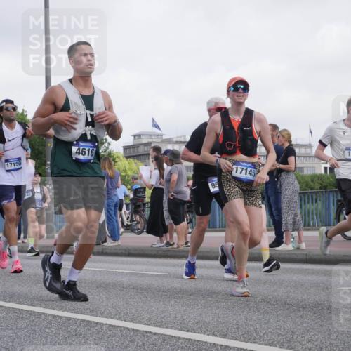 29.06.2025 - hella hamburg halbmarathon Luisa Fischer http://msf.ph/oto/8499428 29.06.2025 10:03:42 Kennedybrücke 3141, 17150, 48, 568, 4616, 95, 17145, 1611, 1568, 1611, 1681, 2236, 3141, 4616, 4945, 5033, 5418, 9553, 9555, 10188, 10797 meine-sportfotos.de