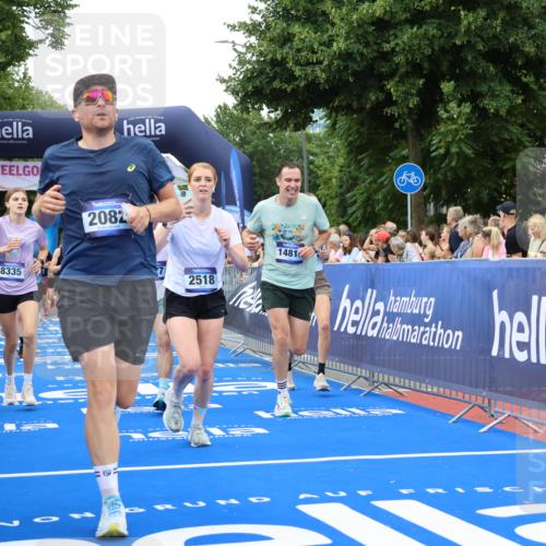 29.06.2025 - hella hamburg halbmarathon Strokosch-Dieckow http://msf.ph/oto/8499444 29.06.2025 10:53:44 Ziel 1422, 1706, 1870, 2058, 2082, 2518, 2630, 3819, 5399, 5607, 6260, 6877, 7177, 8285, 8335, 9922, 10529, 10891, 10895, 11588, 11589, 11604, 12413, 12632, 13865, 14026, 14702, 14818, 15061, 15441, 15502, 16092, 16538, 17482, 17740, 18143, 18249, 18418, 18487, 18514, 18715, 18759, 18915, 19177 meine-sportfotos.de