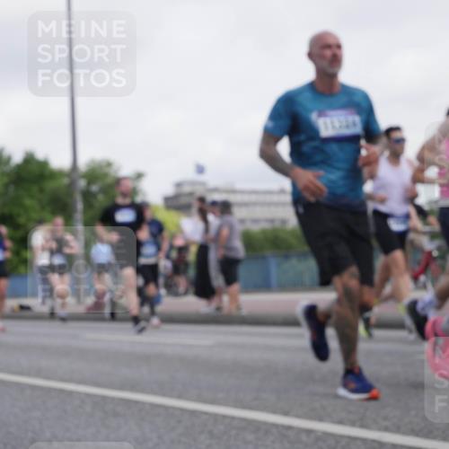 29.06.2025 - hella hamburg halbmarathon Luisa Fischer http://msf.ph/oto/8499447 29.06.2025 10:03:45 Kennedybrücke 1568, 1611, 3141, 3983, 4616, 4945, 5033, 6757, 8255, 9553, 9555, 10188, 10271 meine-sportfotos.de