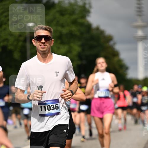 29.06.2025 - hella hamburg halbmarathon Dr. Thomas Lammeyer http://msf.ph/oto/8499448 29.06.2025 10:24:09 Kennedybrücke 1110, 1115, 1145, 2357, 3278, 3631, 3678, 4539, 4562, 4570, 4585, 4614, 4737, 4739, 4979, 5035, 5123, 5251, 5556, 5834, 5849, 5878, 6444, 6796, 6797, 6872, 6874, 7137, 7647, 7744, 7917, 8387, 9196, 9735, 10349, 10550, 10622, 11028, 11036, 11434 meine-sportfotos.de