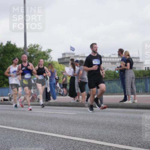 29.06.2025 - hella hamburg halbmarathon Luisa Fischer http://msf.ph/oto/8499454 29.06.2025 10:03:46 Kennedybrücke 1340, 18762, 1568, 1611, 3141, 3983, 4945, 5033, 6757, 8255, 9553, 9555, 10188, 10271 meine-sportfotos.de