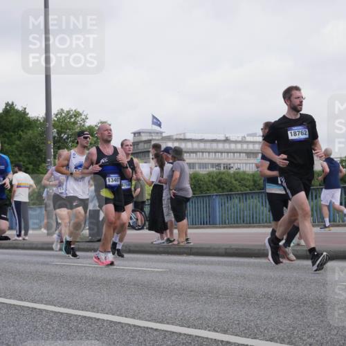 29.06.2025 - hella hamburg halbmarathon Luisa Fischer http://msf.ph/oto/8499456 29.06.2025 10:03:46 Kennedybrücke 0746, 13, 13407, 8759, 18762, 1568, 1611, 3141, 3983, 4945, 5033, 6757, 8255, 9553, 9555, 10188, 10271 meine-sportfotos.de