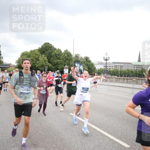 29.06.2025 - hella hamburg halbmarathon Jannik Wohlers http://msf.ph/oto/8499459 29.06.2025 10:56:41 Lombardsbrücke 1207, 2370, 2871, 2932, 3387, 3470, 3485, 3851, 4241, 4485, 4568, 4569, 4611, 4998, 5057, 5639, 6053, 6284, 6832, 6981, 7416, 7417, 7592, 7787, 7964, 8039, 8197, 8224, 8546, 8679, 9298, 9299, 9329, 9513, 9570, 9670, 10016, 10142, 10450, 10505, 10632, 11050, 11179, 11323, 11954, 12226, 12345, 12476, 12477, 12484, 12535, 12828, 12829, 12832, 12984, 13194, 13273, 13276, 13490, 13513, 13671, 13878, 13986, 14146, 14148, 14414, 15499, 15630 meine-sportfotos.de