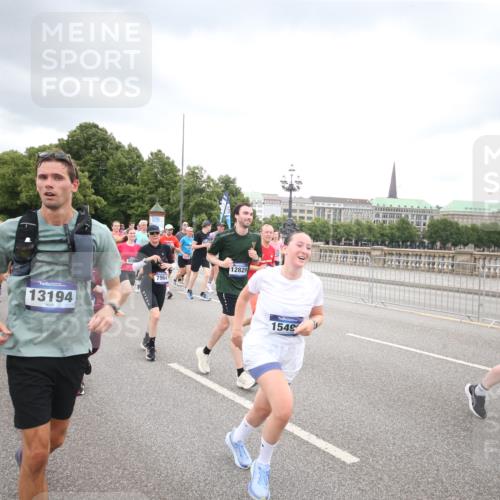 29.06.2025 - hella hamburg halbmarathon Jannik Wohlers http://msf.ph/oto/8499475 29.06.2025 10:56:41 Lombardsbrücke 1207, 2370, 2871, 2932, 3387, 3470, 3485, 3851, 4241, 4485, 4568, 4569, 4611, 4998, 5057, 5639, 6053, 6284, 6832, 6981, 7416, 7417, 7592, 7787, 7964, 8039, 8197, 8224, 8546, 8679, 9298, 9299, 9329, 9513, 9570, 9670, 10016, 10142, 10450, 10505, 10632, 11050, 11179, 11323, 11954, 12226, 12345, 12476, 12477, 12484, 12535, 12828, 12829, 12832, 12984, 13194, 13273, 13276, 13490, 13513, 13671, 13878, 13986, 14146, 14148, 14414, 15499, 15630 meine-sportfotos.de